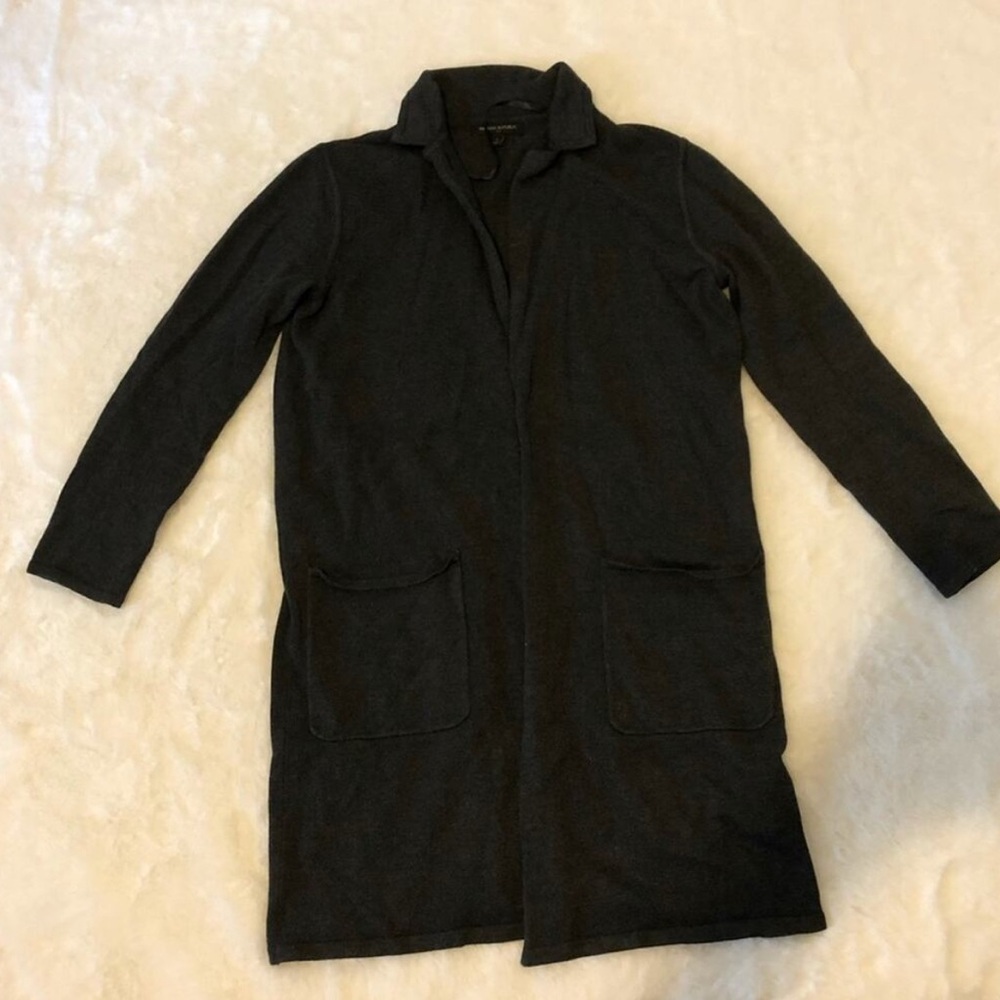 Banana Republic Black Long Sleeve Collar Cardigan. Size small.